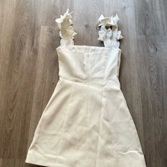 Elliatt Celia Dress White XXS PREVIOUSLY OWNED - Picture 4 of 5